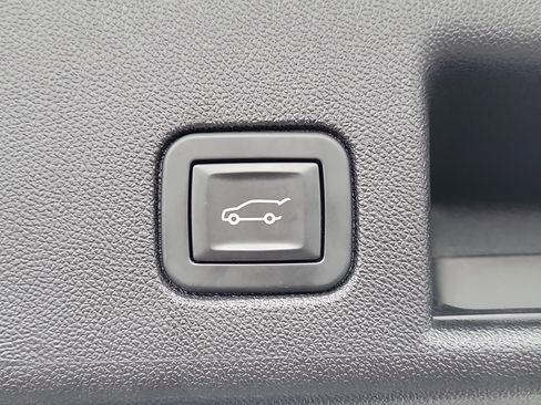 Used 2019 Chevrolet Equinox LT w/ Sun & Navigation Package image 9