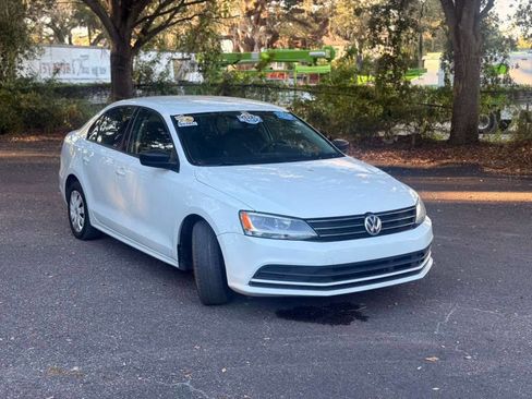 Used 2016 Volkswagen Jetta S image 4
