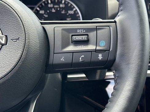Used 2024 Nissan Pathfinder SL FWD image 31