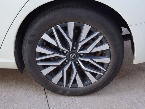 Used 2025 Nissan Altima 2.5 SV FWD image 26