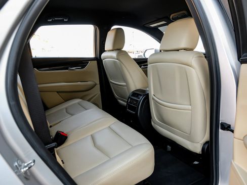 Used 2018 Cadillac XT5 FWD image 37