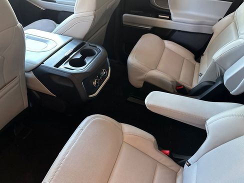 New 2026 Ford Expedition Platinum image 10