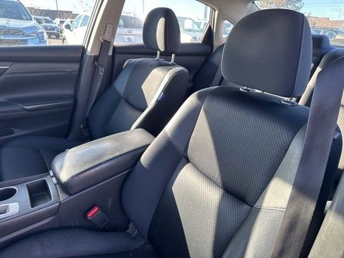 Used 2017 Nissan Altima 2.5 SR w/ LED Appearance Package image 18