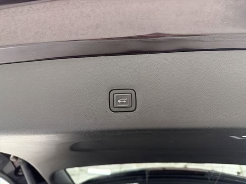 Used 2020 Chevrolet Traverse LT image 16