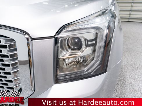 Used 2018 GMC Yukon XL SLT w/ Open Road Package RWD image 8