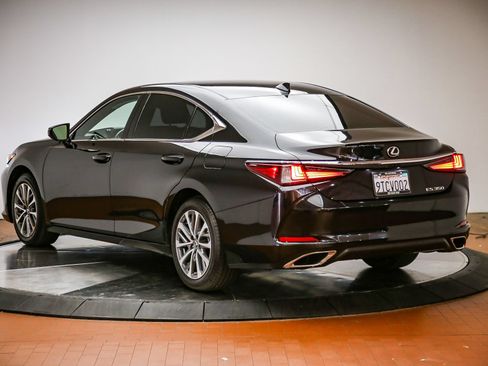 Used 2025 Lexus ES 350 w/ Accessory Package (Z2) FWD image 2