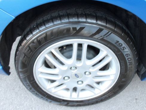 Used 2010 Ford Focus SE FWD image 12