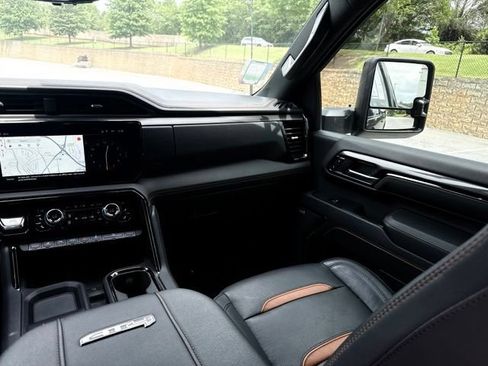 Used 2024 GMC Sierra 2500 AT4 w/ Technology Package AWD/4WD image 31