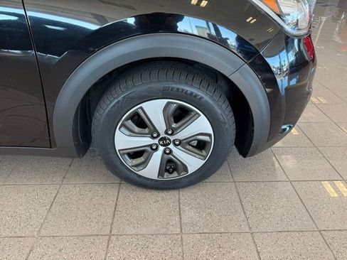 Used 2018 Kia Niro EX w/ EX Premium Package image 10