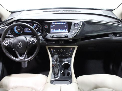 Used 2017 Buick Envision Essence image 2