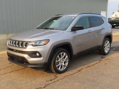 Used 2023 Jeep Compass Latitude AWD/4WD image 6
