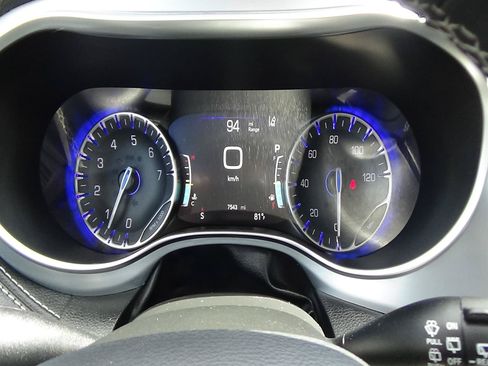 Used 2026 Chrysler Pacifica Limited FWD image 27