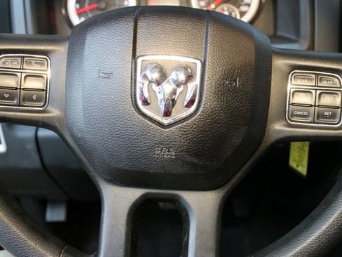 Used 2018 RAM 1500 Classic SLT AWD/4WD image 18