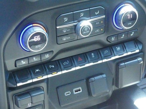 Used 2022 Chevrolet Silverado 1500 High Country w/ Technology Package AWD/4WD image 25