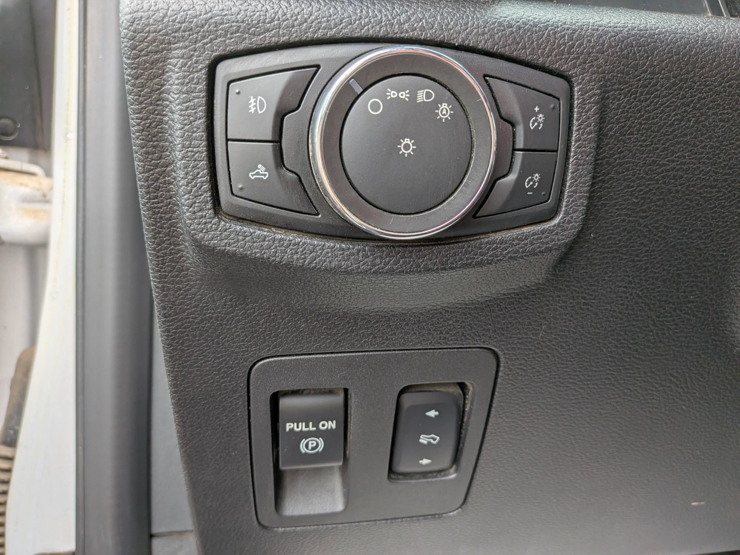 Used 2015 Ford F150 XLT w/ Equipment Group 301A Mid AWD/4WD image 28
