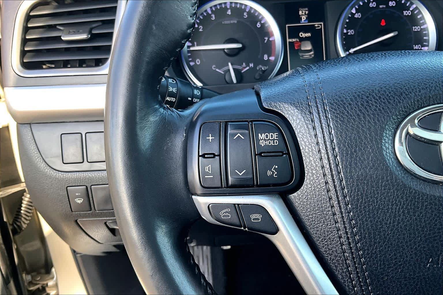 Used 2016 Toyota Highlander XLE FWD image 22