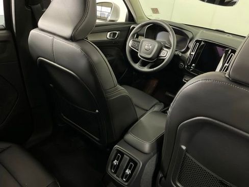 Certified 2024 Volvo XC40 B5 Plus w/ Climate Package image 31