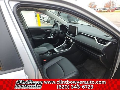 Used 2025 Toyota RAV4 XLE Premium image 28