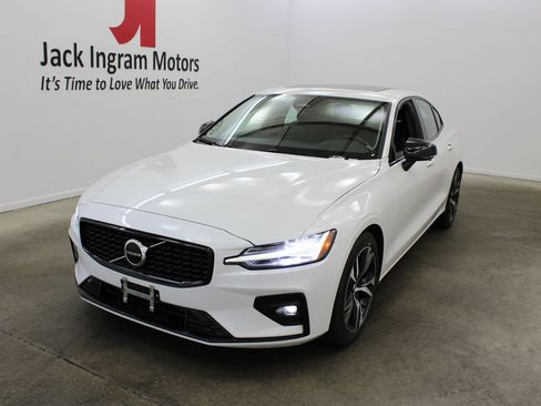 Certified 2024 Volvo S60 B5 Core FWD image 2