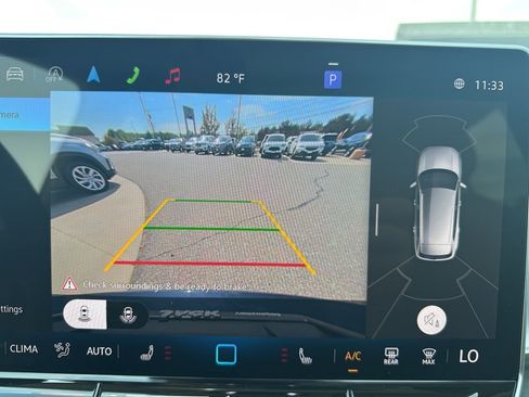 New 2025 Volkswagen Tiguan SE image 18