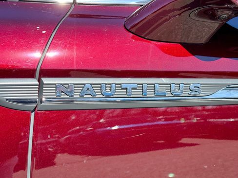 Used 2023 Lincoln Nautilus Reserve w/ Equipment Group 202A image 12