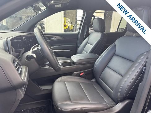 Used 2025 Chevrolet Traverse LT w/ Midnight/Sport Edition AWD/4WD image 17