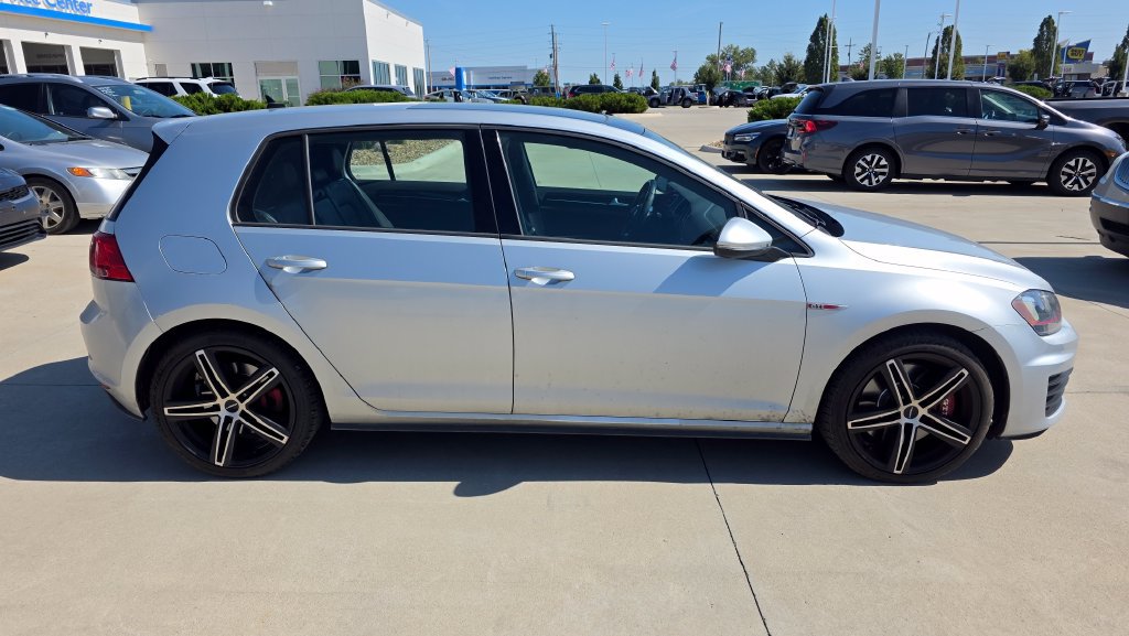 Used 2017 Volkswagen GTI SE FWD image 6