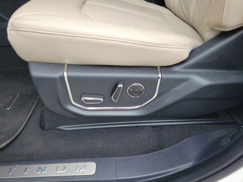 Used 2024 Ford Expedition Platinum AWD/4WD image 20