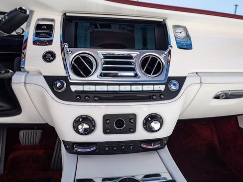 Used 2017 Rolls-Royce Dawn image 57