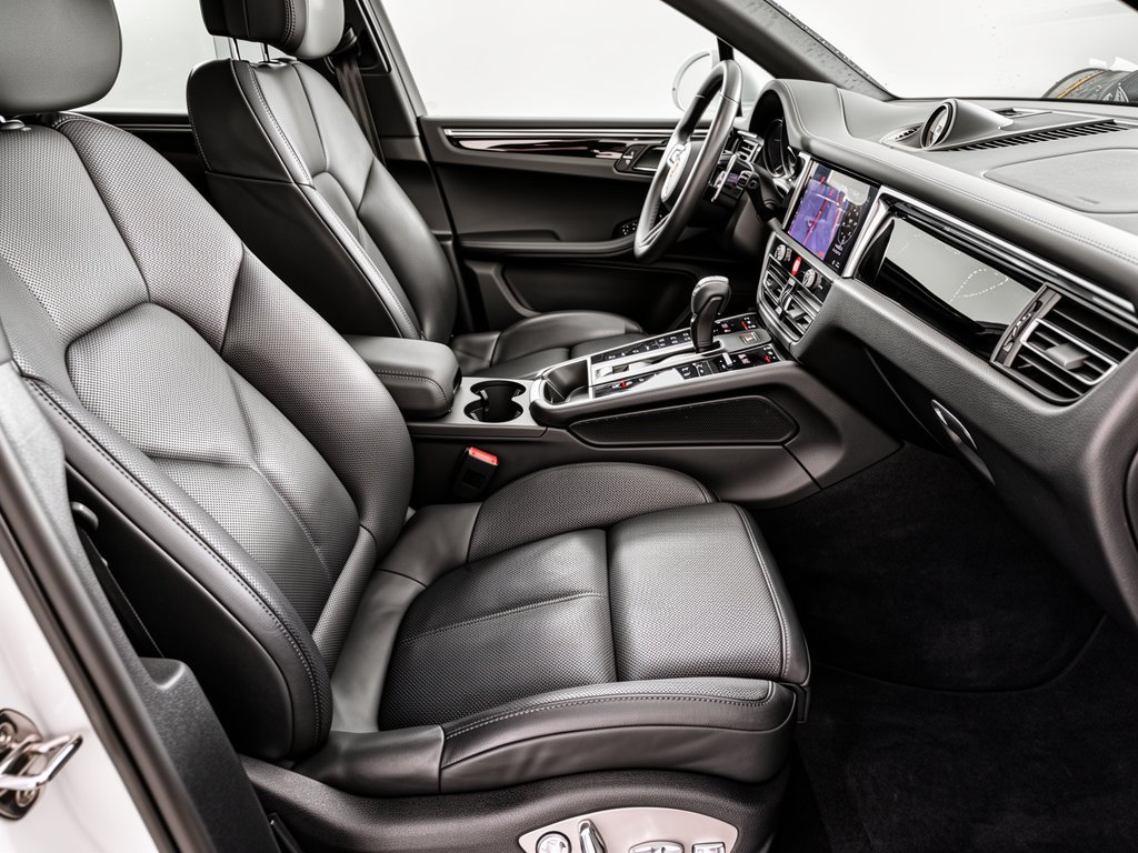 Certified 2022 Porsche Macan S AWD/4WD image 33