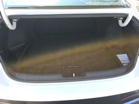 Certified 2025 Hyundai Elantra Limited image 16