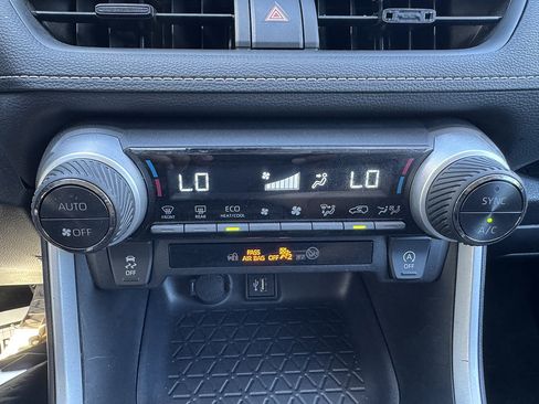Used 2025 Toyota RAV4 XLE AWD/4WD image 17