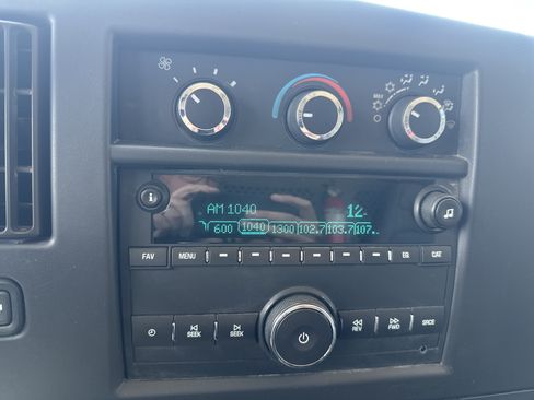 Used 2019 Chevrolet Express 3500 w/ Driver Convenience Package RWD image 17