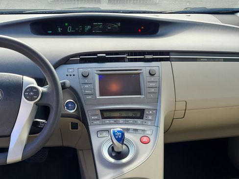 Used 2015 Toyota Prius Four image 16