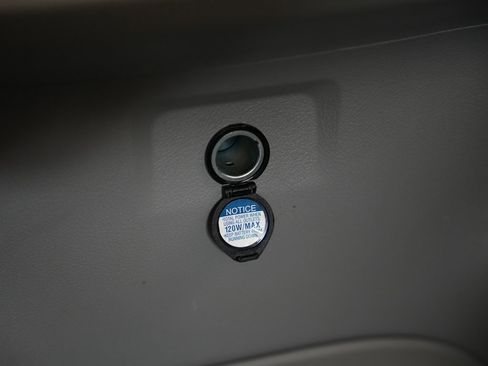 Used 2015 Toyota Sienna L image 31