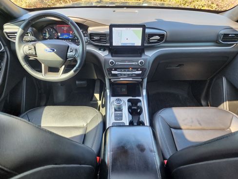 Used 2020 Ford Explorer XLT w/ Equipment Group 202A image 19