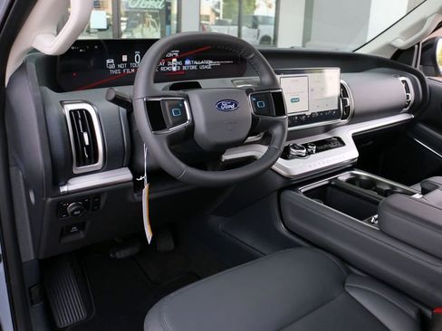 New 2026 Ford Expedition Active AWD/4WD image 16