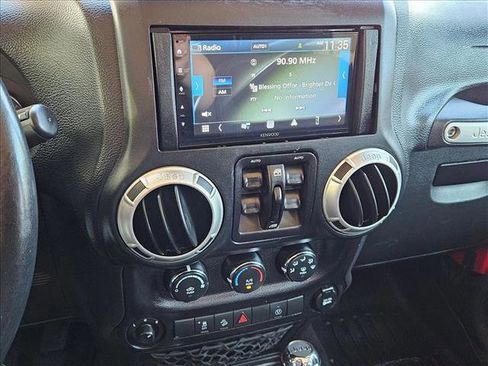 Used 2018 Jeep Wrangler Unlimited Sahara w/ Connectivity Group image 12