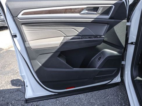 Certified 2023 Volkswagen Atlas SE image 28