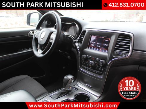 Used 2019 Jeep Grand Cherokee Laredo image 10