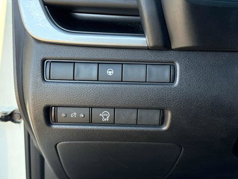 Used 2023 Nissan Rogue SV image 33