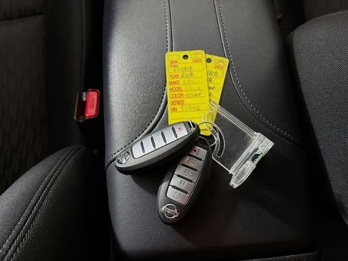 Used 2018 Nissan Rogue SV w/ Premium Package image 34