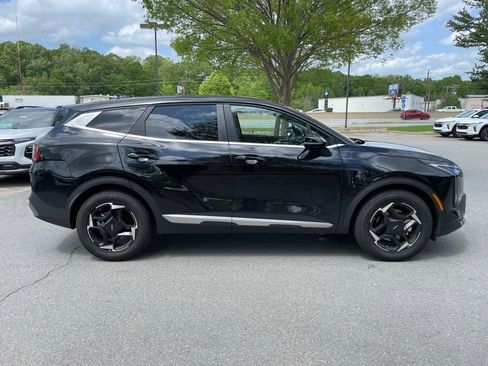 Used 2026 Kia Sportage EX image 9