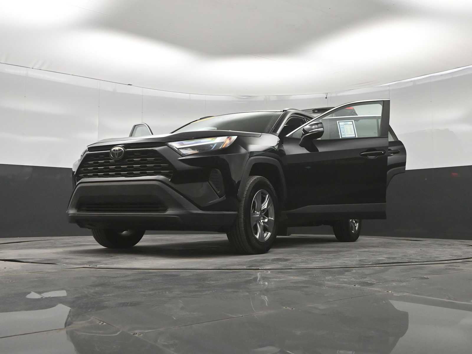 Used 2025 Toyota RAV4 XLE AWD/4WD image 46