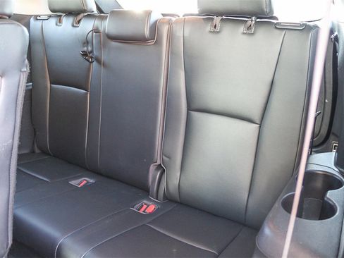 Used 2020 Toyota Highlander XLE image 24