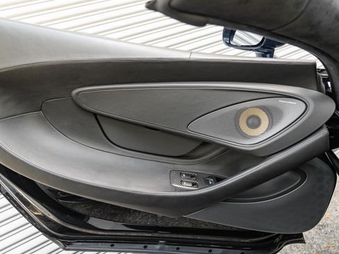 Used 2020 McLaren 570S Spider RWD image 32