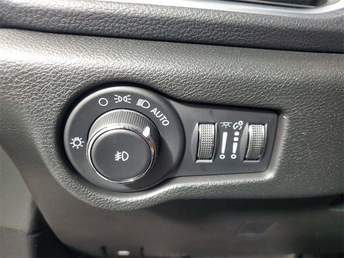 Used 2023 Chrysler Pacifica Pinnacle w/ Trailer Tow Group image 13