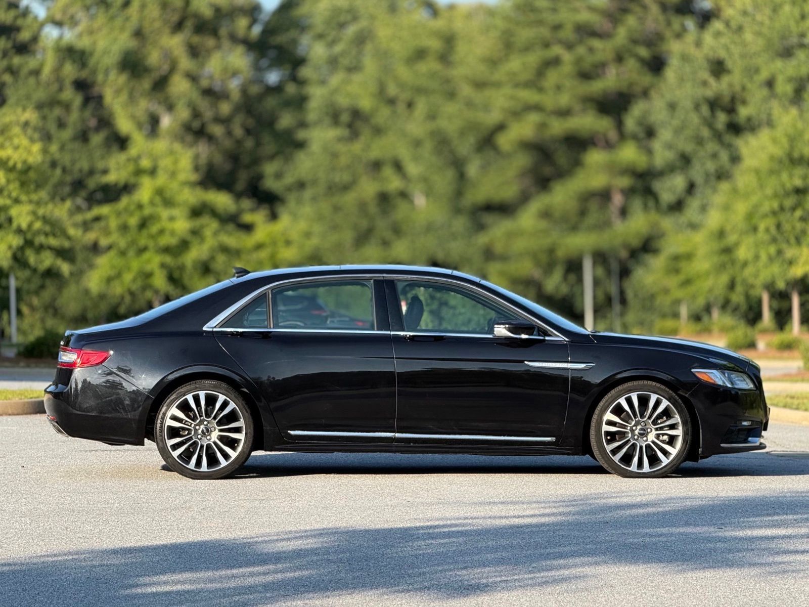 Used 2020 Lincoln Continental AWD w/ Premium Package image 12