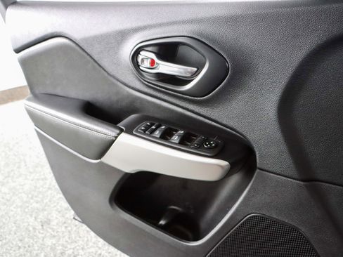 Used 2022 Jeep Cherokee Latitude w/ Sun & Sound Group image 22