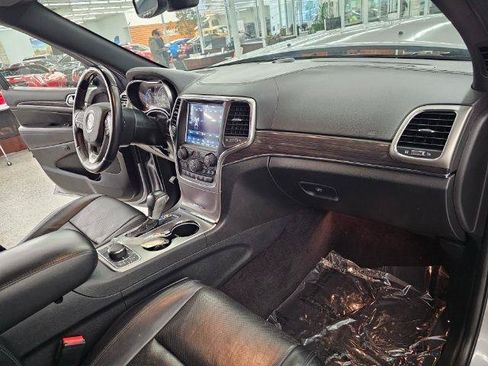 Used 2018 Jeep Grand Cherokee Overland AWD/4WD image 14